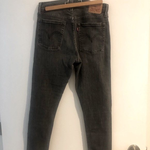 Levi’s Wedgie Fit Skinny Jean in grey wash - size 29 (25 inseam) - Picture 2 of 7